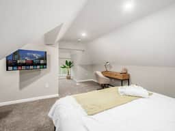 2277 Indiana - OSU Retreat: 5BR Boho Home with Free Parking