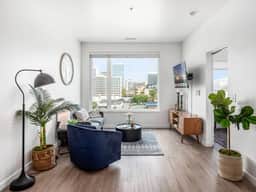 517- Harlow -- Shades of Blue Elegant Suite l Free Parking + Gym