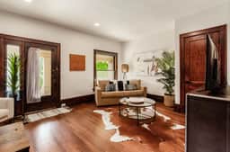 117 Winner Apt 1 - Urban Bohemian Chic
