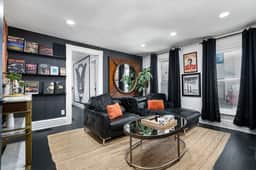 21 E First  (Downstairs) - Mozart Flat with Hot Tub! Free Parkin