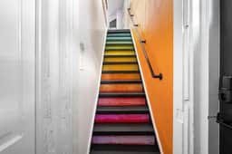 21.5 E First (Upstairs) - Moxie Flat / High Street / Free Parkin