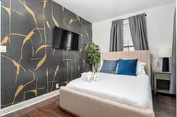 49 E Russell - Convention Center Townhouse