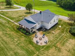 5084 Goss Rd - Sugar Grove Farmhouse - Hocking Hills! - Hot Tub!