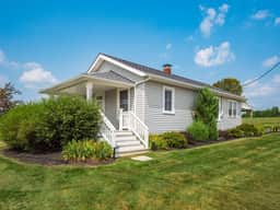 5084 Goss Rd - Sugar Grove Farmhouse - Hocking Hills! - Hot Tub!