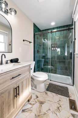 8828 Chautauqua Blvd- Waterside Haven + Hot Tub l Fire Pit