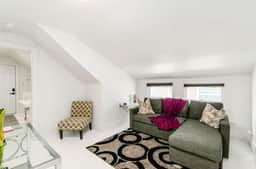115.5 Winner Apt 3 - Stylish walk-up near Downtown!