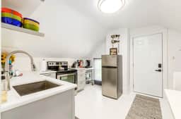 115.5 Winner Apt 3 - Stylish walk-up near Downtown!