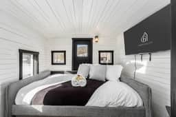 24180 SR 93 (Caboose) - The Caboose + Pickleball, Hot Tub, Priva