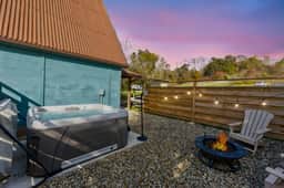 24180 SR 93 (Nest) - The Nest: Pickleball Court, Hot Tub, Hiking