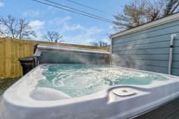 Barrel House: Hot Tub & Game Room