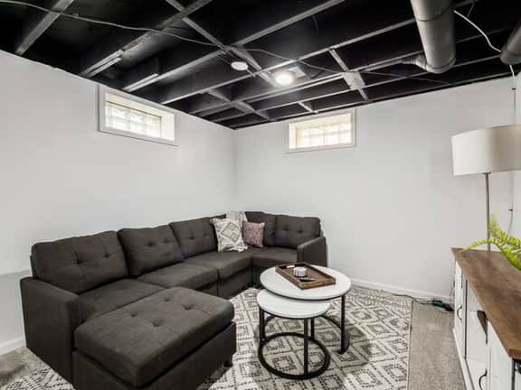 1397 Kelton Ave -- The House of Cards - Beautiful Home in Columb
