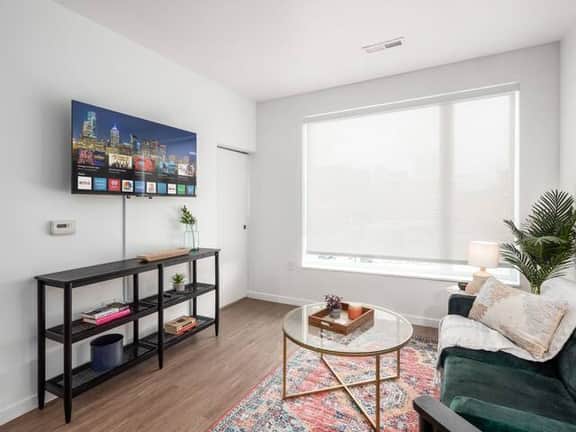 513 - Harlow -- El Traditional 1BR Suite - Free Parking