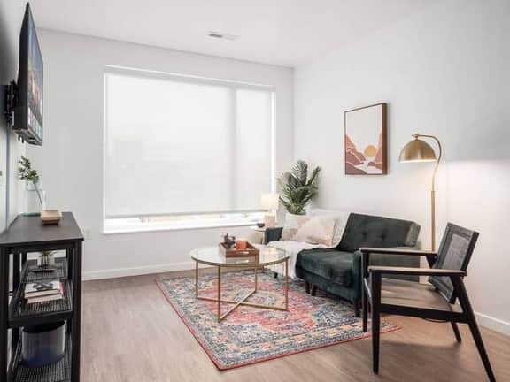 513 - Harlow -- El Traditional 1BR Suite - Free Parking