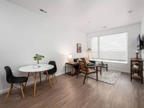 514 - Harlow -- The Boho Chic Suite in Prime Location of Columbu