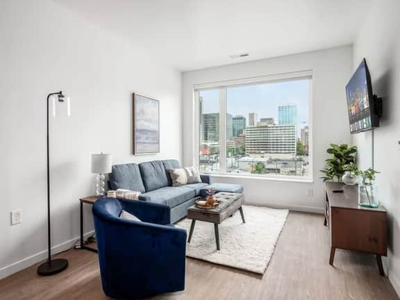 515 - Harlow - Blue Bliss: Cozy Apartment with Gym Amenities