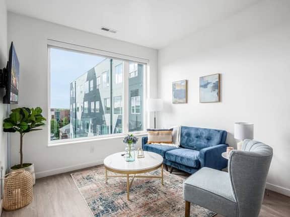 516 - Harlow -- Lovely Blue Seas Suite in Heart of Col l 24/7 Gy