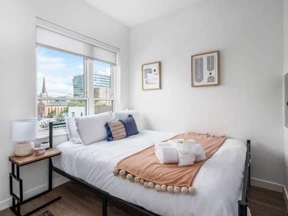 517- Harlow -- Shades of Blue Elegant Suite l Free Parking + Gym