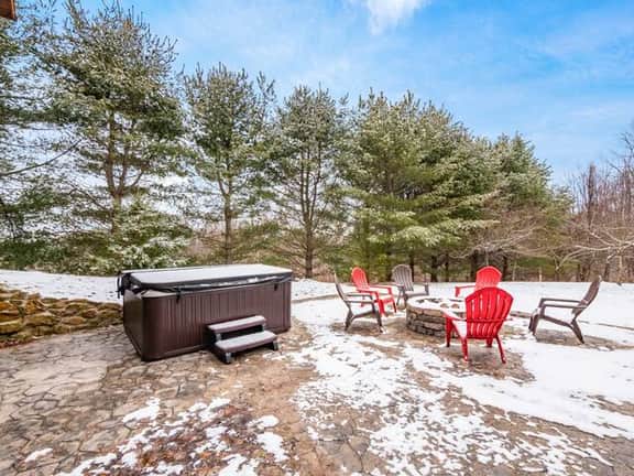 8613 Roley Rd - Sugar Grove Retreat - Hot Tub - Hocking Hills!