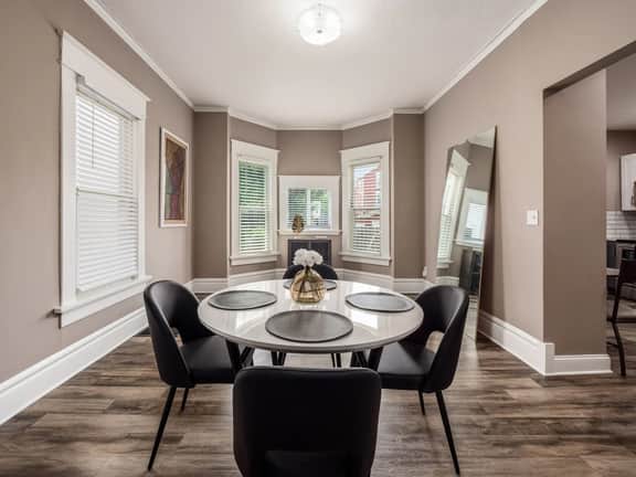 165 N 21st St - Perfect Stay - 2 Bedrooms - Columbus!