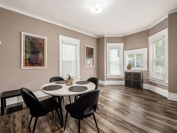 165 N 21st St - Perfect Stay - 2 Bedrooms - Columbus!