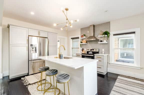 115 Winner Apt 2 - Big City Living at its Best!
