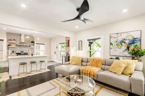 115 Winner Apt 2 - Big City Living at its Best!