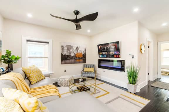 115 Winner Apt 2 - Big City Living at its Best!