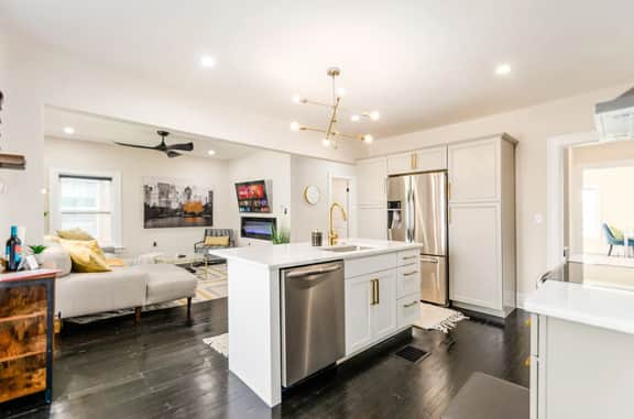 115 Winner Apt 2 - Big City Living at its Best!