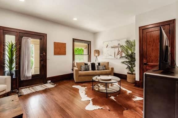 117 Winner Apt 1 - Urban Bohemian Chic
