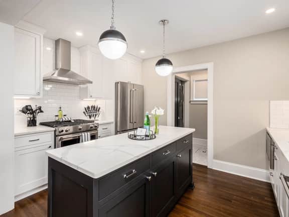 1085 S 4th Street - Schiller Park Cottage!