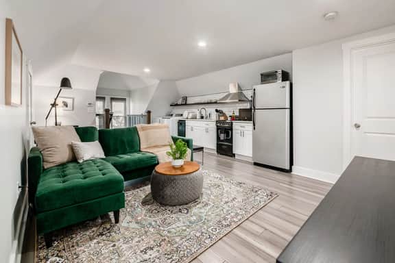2230 N 4th Apt C - Columbus Getaway! Stylish Apartment!