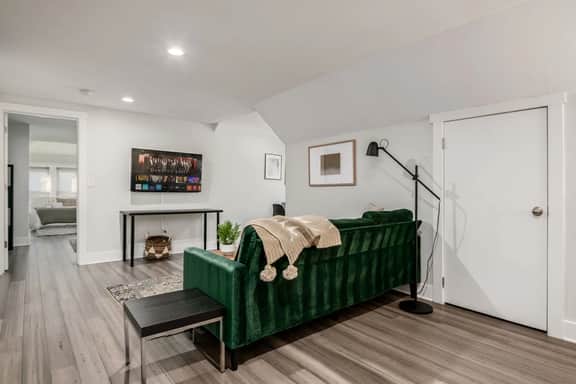 2230 N 4th Apt C - Columbus Getaway! Stylish Apartment!