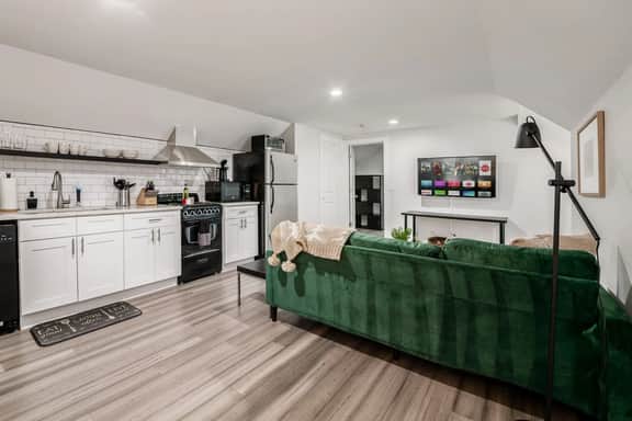2230 N 4th Apt C - Columbus Getaway! Stylish Apartment!