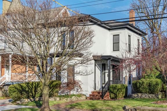 812 Kerr St - Short North Clubhouse w/Hot Tub! Free Parking!