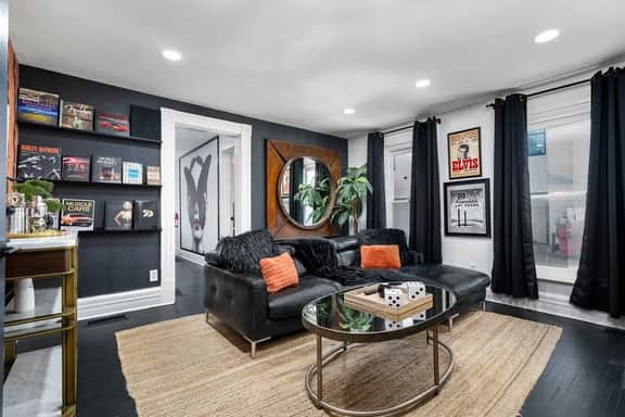 21 E First  (Downstairs) - Mozart Flat with Hot Tub! Free Parkin