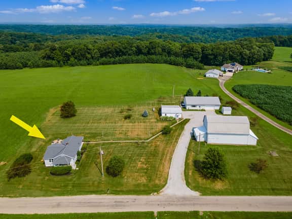 5084 Goss Rd - Sugar Grove Farmhouse - Hocking Hills! - Hot Tub!