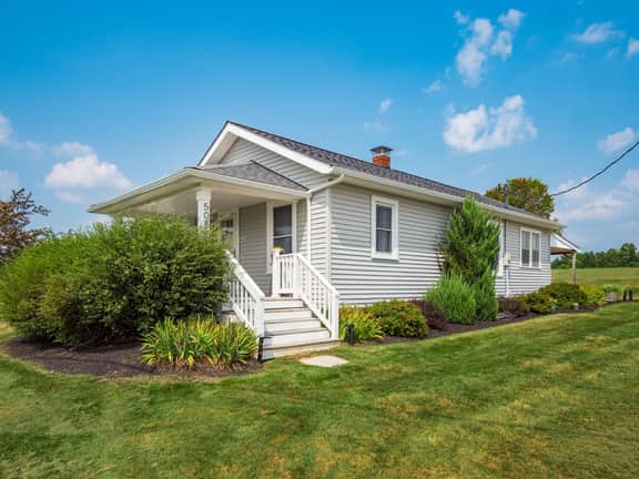 5084 Goss Rd - Sugar Grove Farmhouse - Hocking Hills! - Hot Tub!
