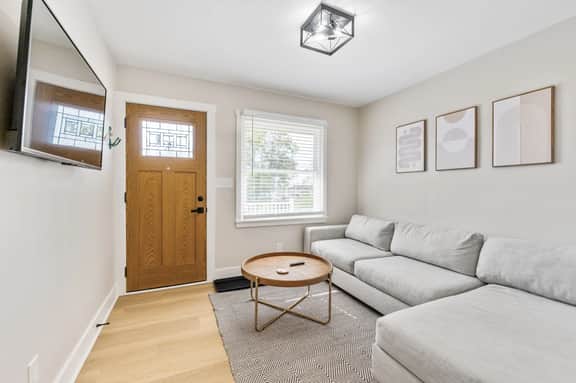 8828 Chautauqua Blvd- Waterside Haven + Hot Tub l Fire Pit