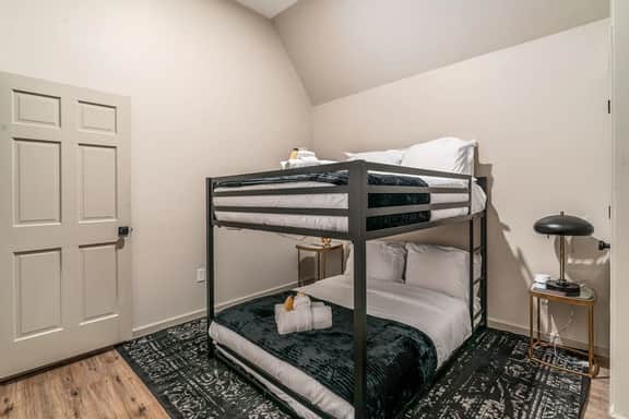 28715 Logan -The Distillery - Golf Sim, Hot Tub, Game Room