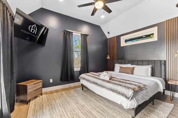 11139 Helber - Sunset Valley Lodge + Hot Tub I Private Trail