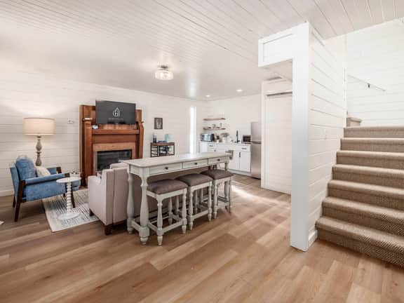 24180 SR 93 (Nest) - The Nest: Pickleball Court, Hot Tub, Hiking
