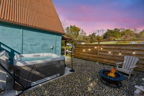 24180 SR 93 (Nest) - The Nest: Pickleball Court, Hot Tub, Hiking