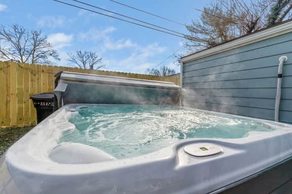 Barrel House: Hot Tub & Game Room