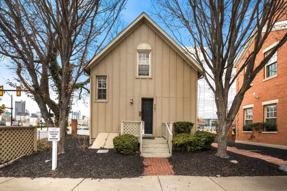 361 E Livingston - Nightingale Cottage - Near NCH!