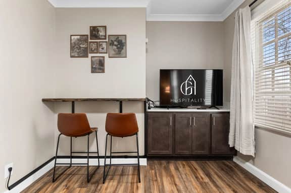 361 E Livingston - Nightingale Cottage - Near NCH!