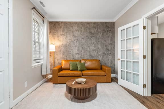 361 E Livingston - Nightingale Cottage - Near NCH!