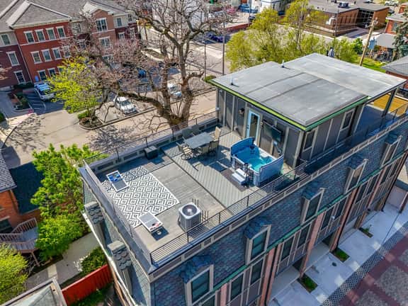 The Highline - Downtown Rooftop Escape