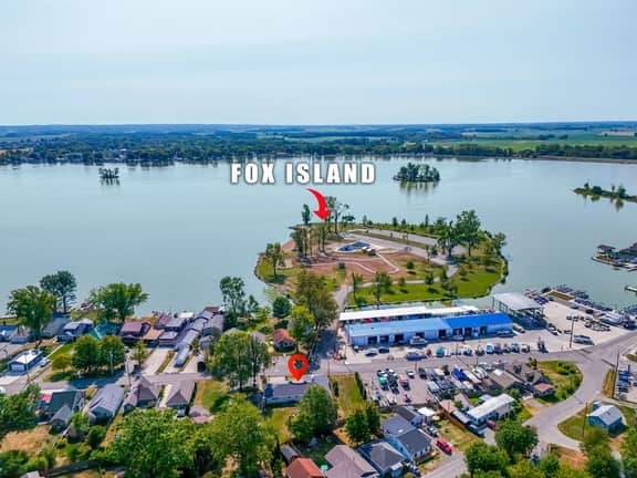 Fox Island Lakefront Retreat