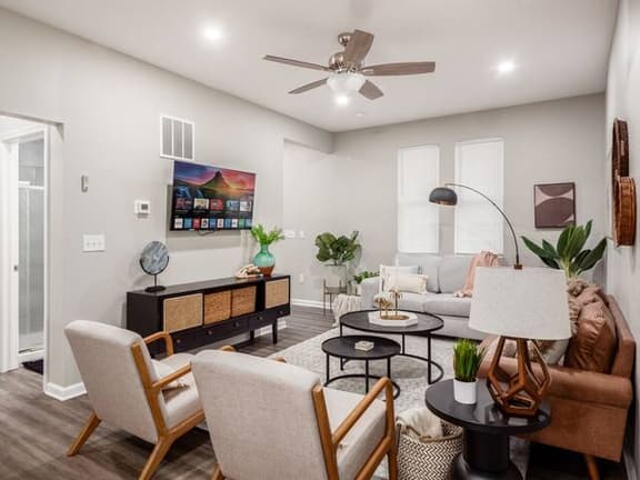 2277 Indiana - OSU Retreat: 5BR Boho Home with Free Parking