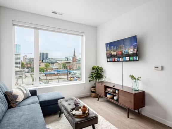 515 - Harlow - Blue Bliss: Cozy Apartment with Gym Amenities